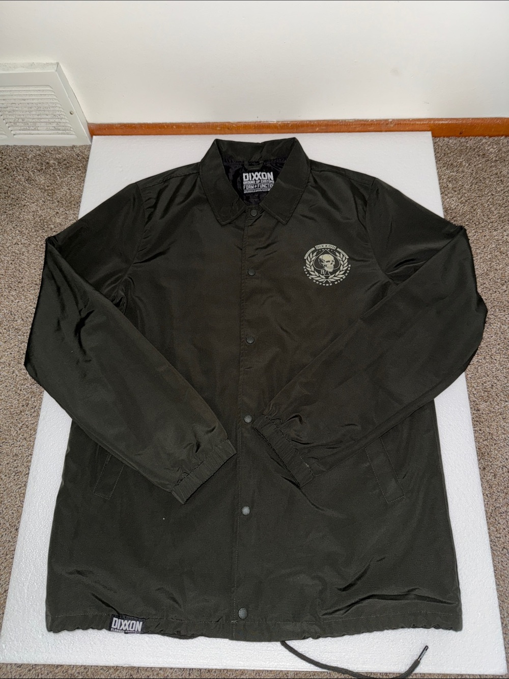 Dixxon men’s windbreaker. Size X-Large TALL. Skull graphic